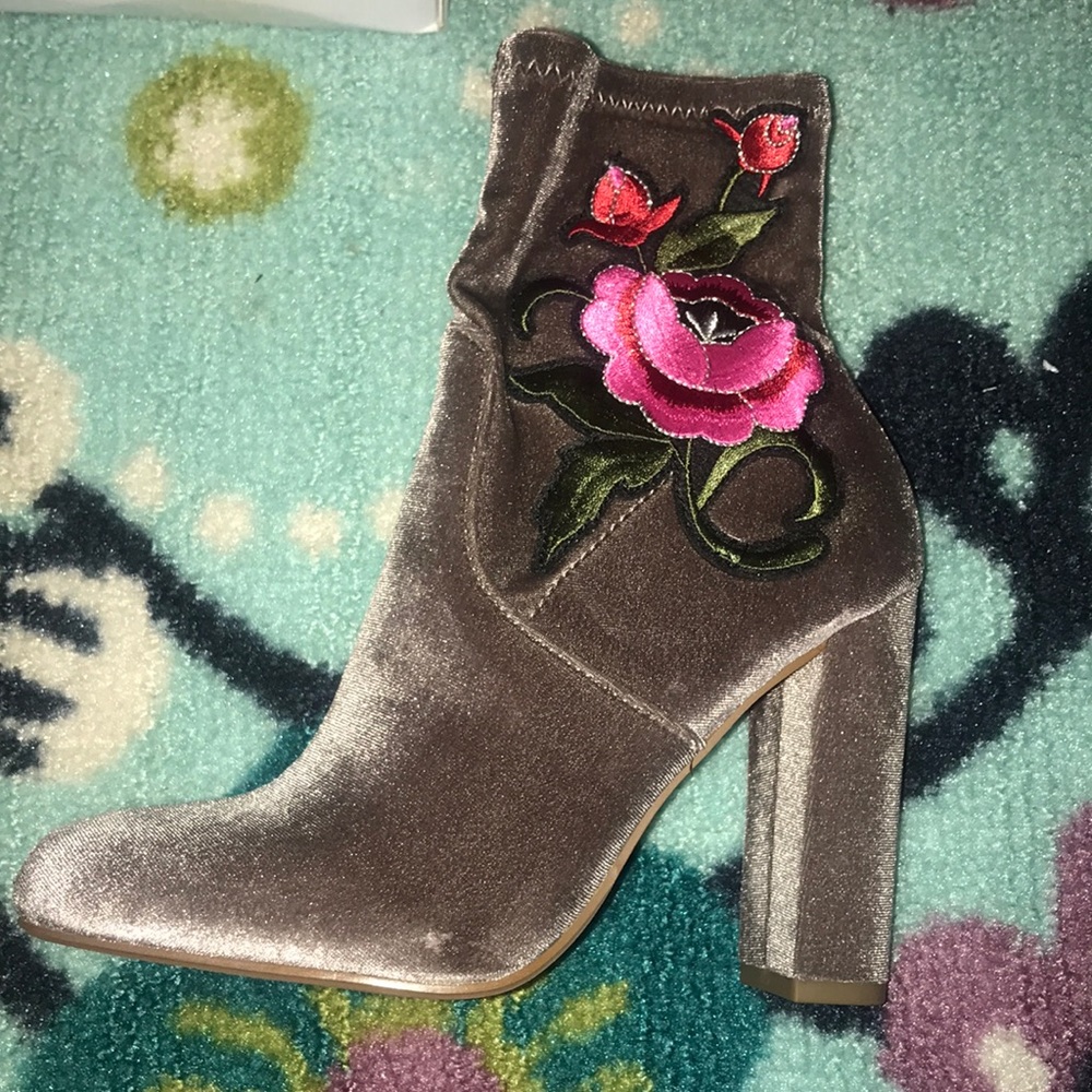 Steve Madden grey velvet booties